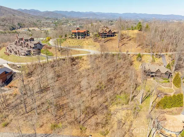 61 Ben Lippen School RD, Asheville, NC 28806