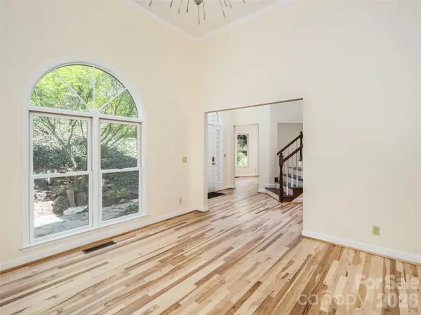 39 Eastmoor DR, Asheville, NC 28805