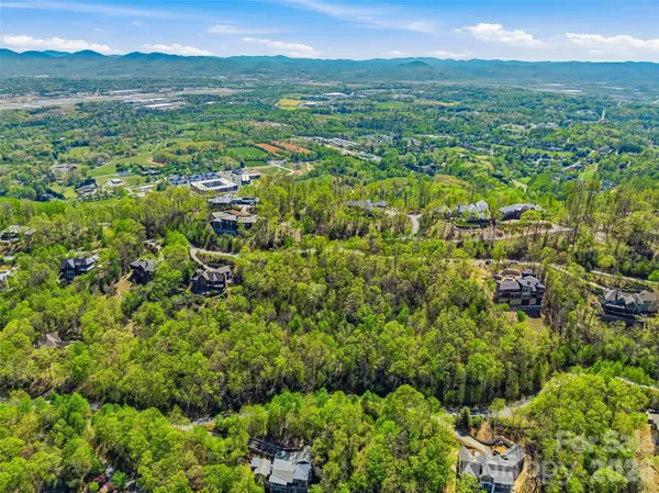 27 Deer Grass CT, Arden, NC 28704
