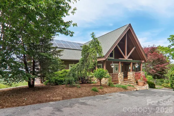 1072 Corsica LN, Saluda, NC 28773