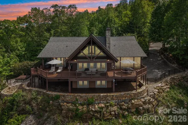 1072 Corsica LN, Saluda, NC 28773