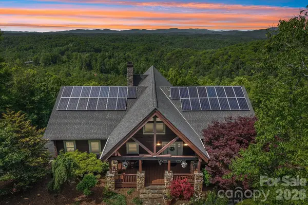 1072 Corsica LN, Saluda, NC 28773
