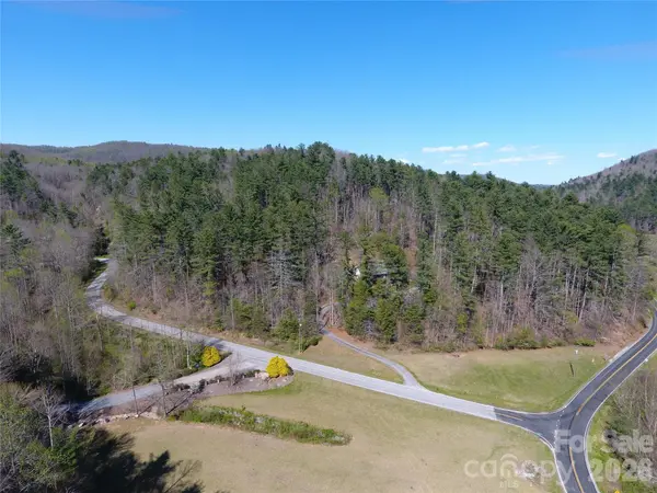 0000 Rock Creek RD, Zirconia, NC 28790