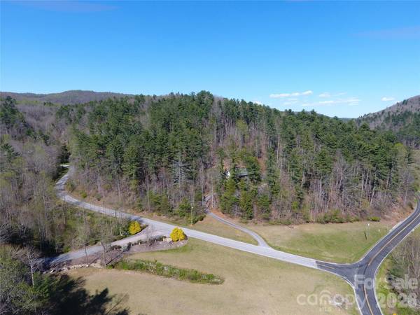 0000 Rock Creek RD, Zirconia, NC 28790