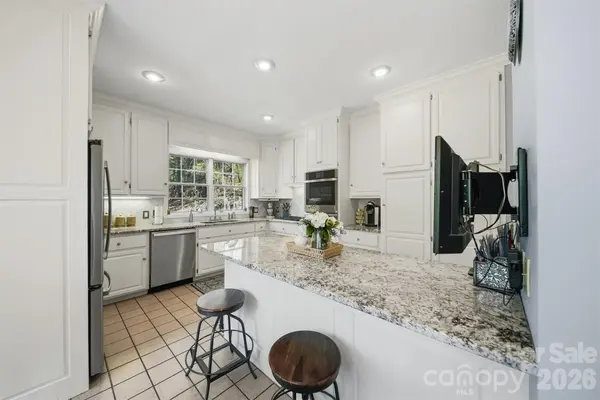 401 Stonecroft DR, Lenoir, NC 28645