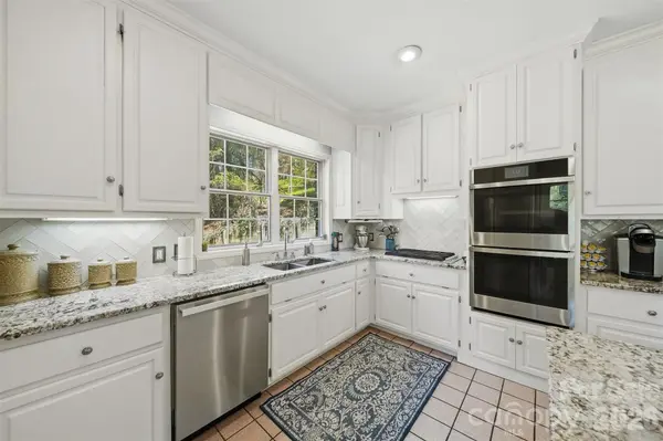 401 Stonecroft DR, Lenoir, NC 28645
