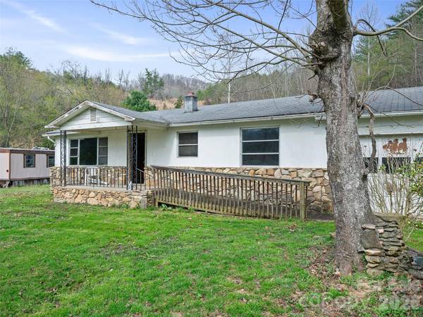2432 Grapevine RD, Marshall, NC 28753
