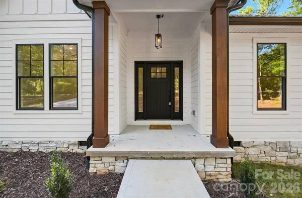 2157 Anchor LN, Connelly Springs, NC 28612