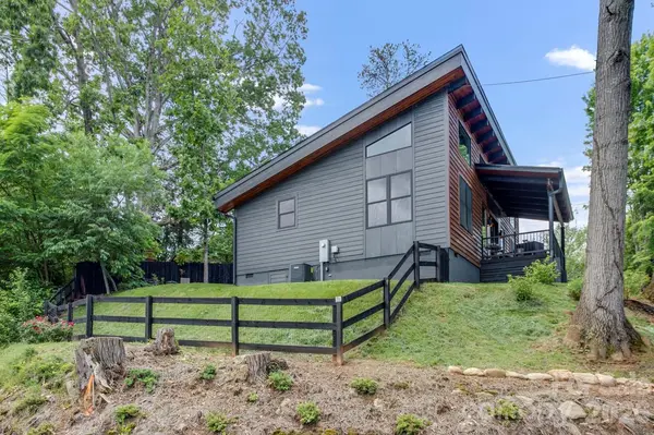90 Summitt ST, Waynesville, NC 28786