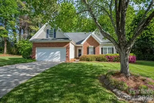 1614 Iverness CT, Gastonia, NC 28056