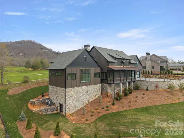 6 Walnut Valley Pkwy, Arden, NC 28704
