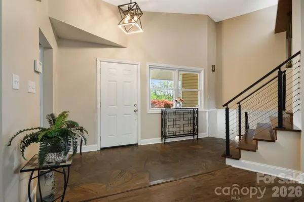 87 W Oakview RD, Asheville, NC 28806