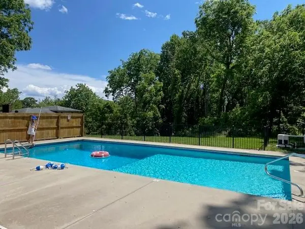 87 W Oakview RD, Asheville, NC 28806