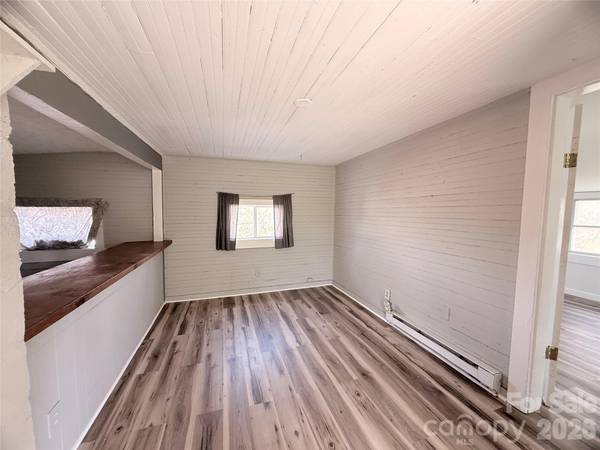5A Warren AVE, Asheville, NC 28803
