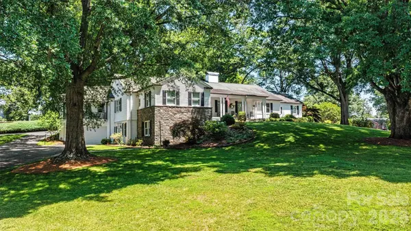 842 North Center ST, Hickory, NC 28601