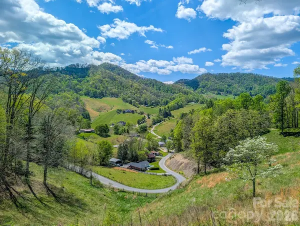 572 Pleasant Valley RD, Burnsville, NC 28714