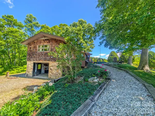 572 Pleasant Valley RD, Burnsville, NC 28714