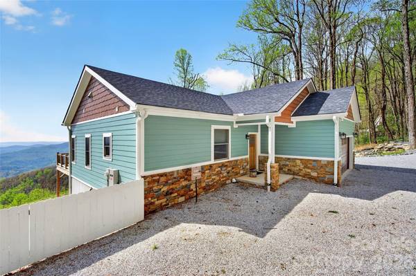155 Wrenlock DR, Little Switzerland, NC 28749