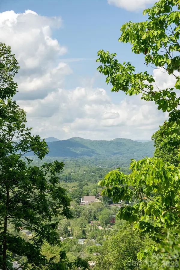 106 McCauley DR, Asheville, NC 28803