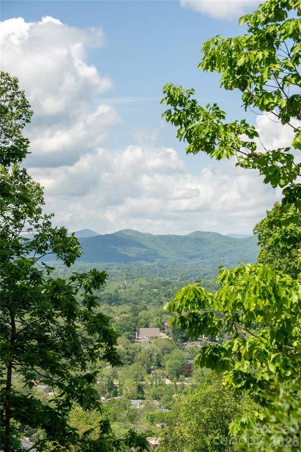 106 McCauley DR, Asheville, NC 28803