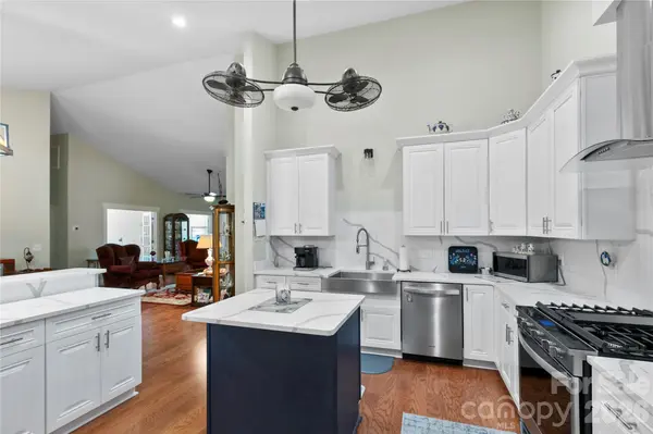 20 Brookstone PL, Candler, NC 28715