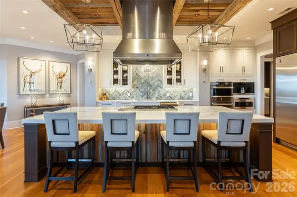154 Bear View RD, Weaverville, NC 28787
