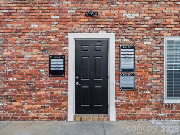 5 Doctors PARK #H2, Asheville, NC 28801