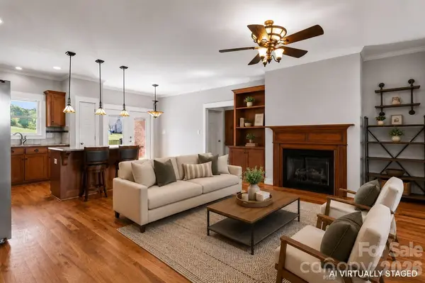 2411 Carriage LN, Lincolnton, NC 28092