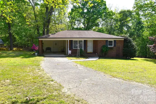 217 Redwood LN, Lincolnton, NC 28092