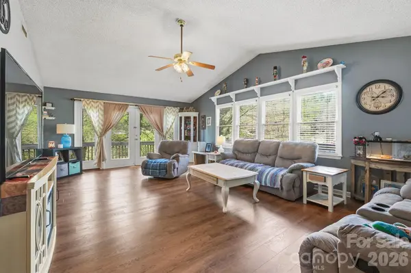 2090 Zacks Fork RD, Lenoir, NC 28645