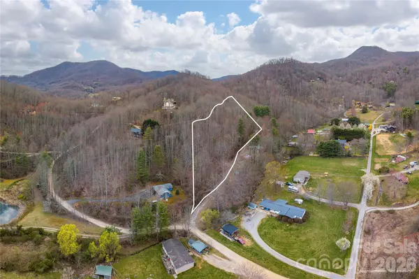99999 Molasses WAY, Waynesville, NC 28785