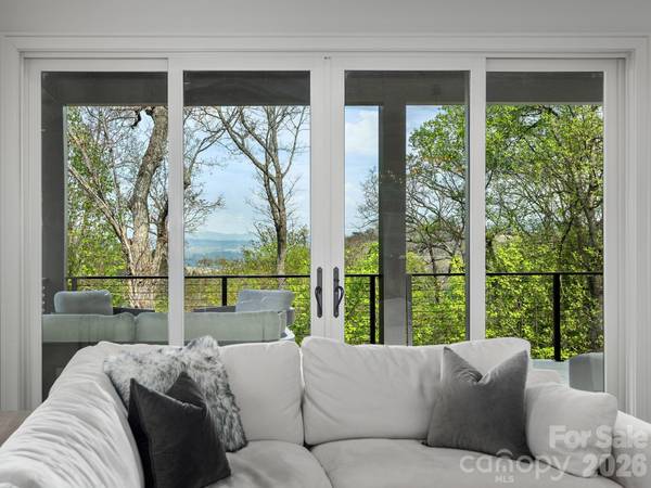 642 Altamont VW, Asheville, NC 28804