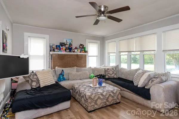 33 Central Heights DR, Concord, NC 28025