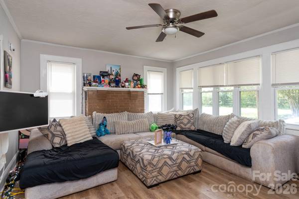 33 Central Heights DR, Concord, NC 28025