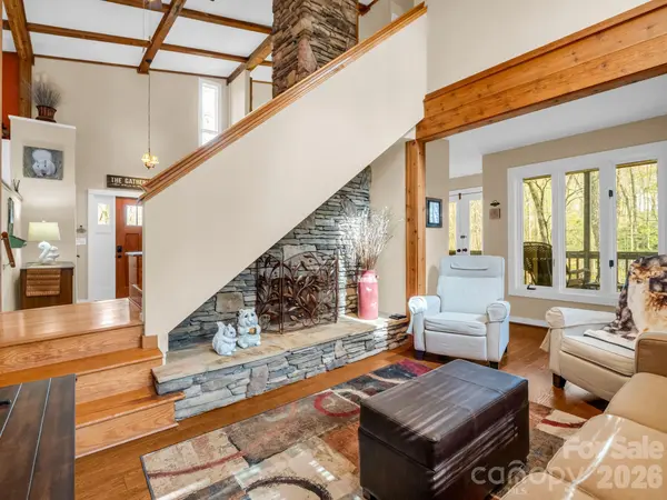 78 Wahuhu CT, Brevard, NC 28712