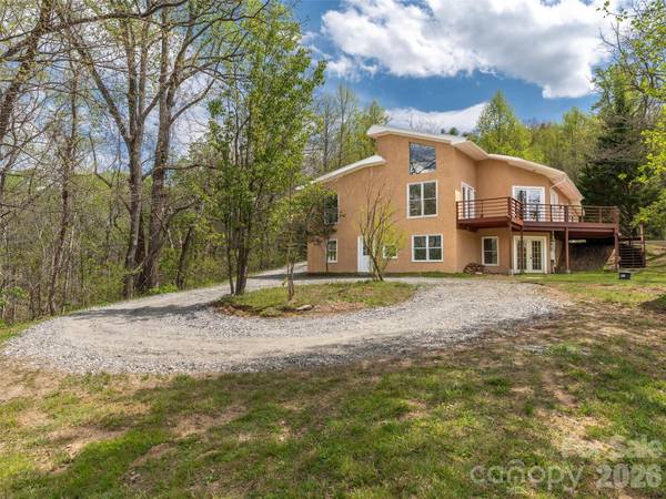 76 Raven Rock LN, Marshall, NC 28753