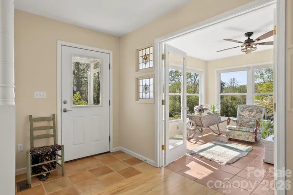 367 Crescent ST, Saluda, NC 28773