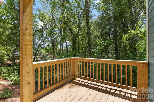 25 Fireside DR, Asheville, NC 28806