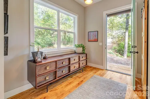 42 Salola ST, Asheville, NC 28806
