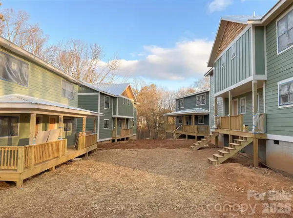 17 Fireside DR, Asheville, NC 28806