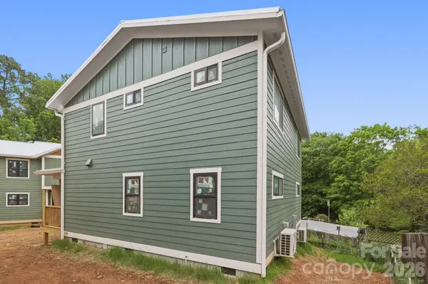 17 Fireside DR, Asheville, NC 28806
