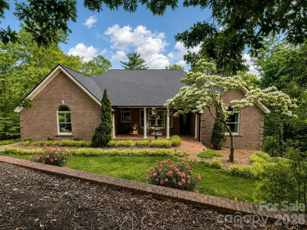 11 High Meadow DR, Weaverville, NC 28787