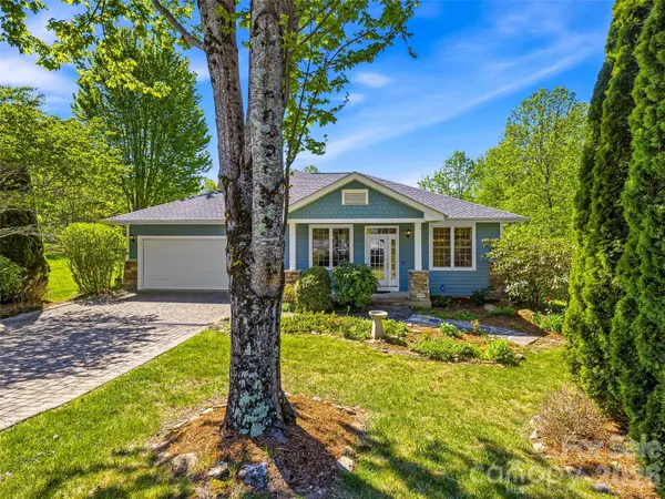 35 Stonecrest CT, Flat Rock, NC 28731