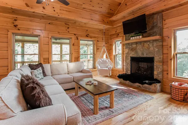 11 Sugar Maple DR, Black Mountain, NC 28711