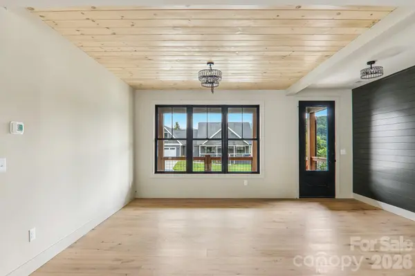 32 South View DR, Burnsville, NC 28714