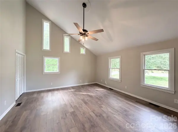 706 Crescent DR, Cherryville, NC 28021