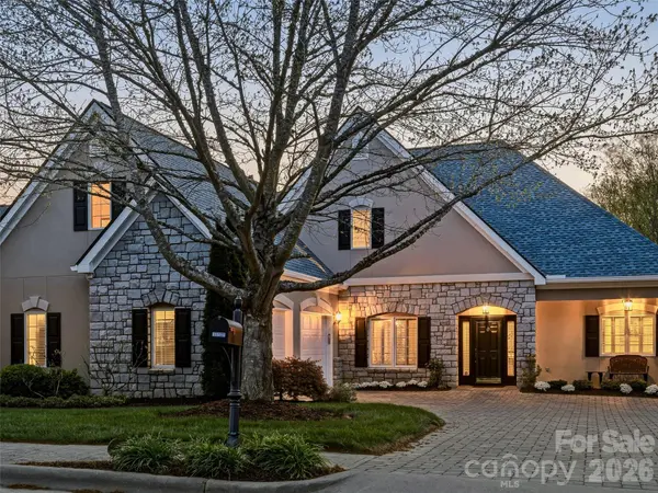 33 Tiverton LN, Asheville, NC 28803