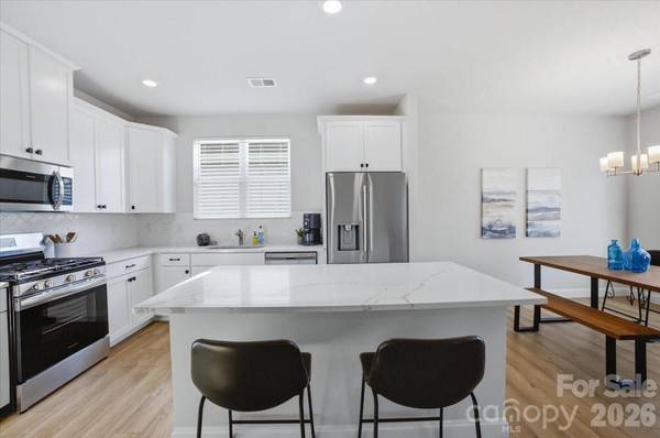 602 Banter LN, Cramerton, NC 28032