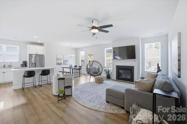 602 Banter LN, Cramerton, NC 28032