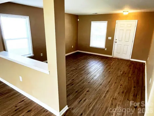 14043 Pinyon Pine LN, Charlotte, NC 28215
